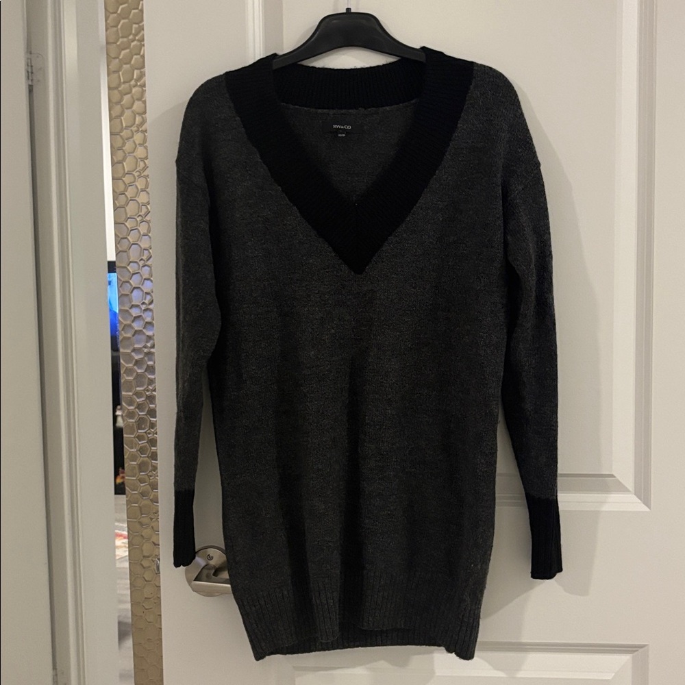RW&CO. Charcoal and Black Knit Sweater LIKE NEW